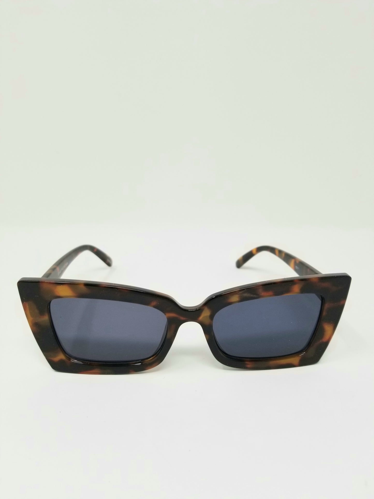 Exaggerated Cat-Eye Sunglasses