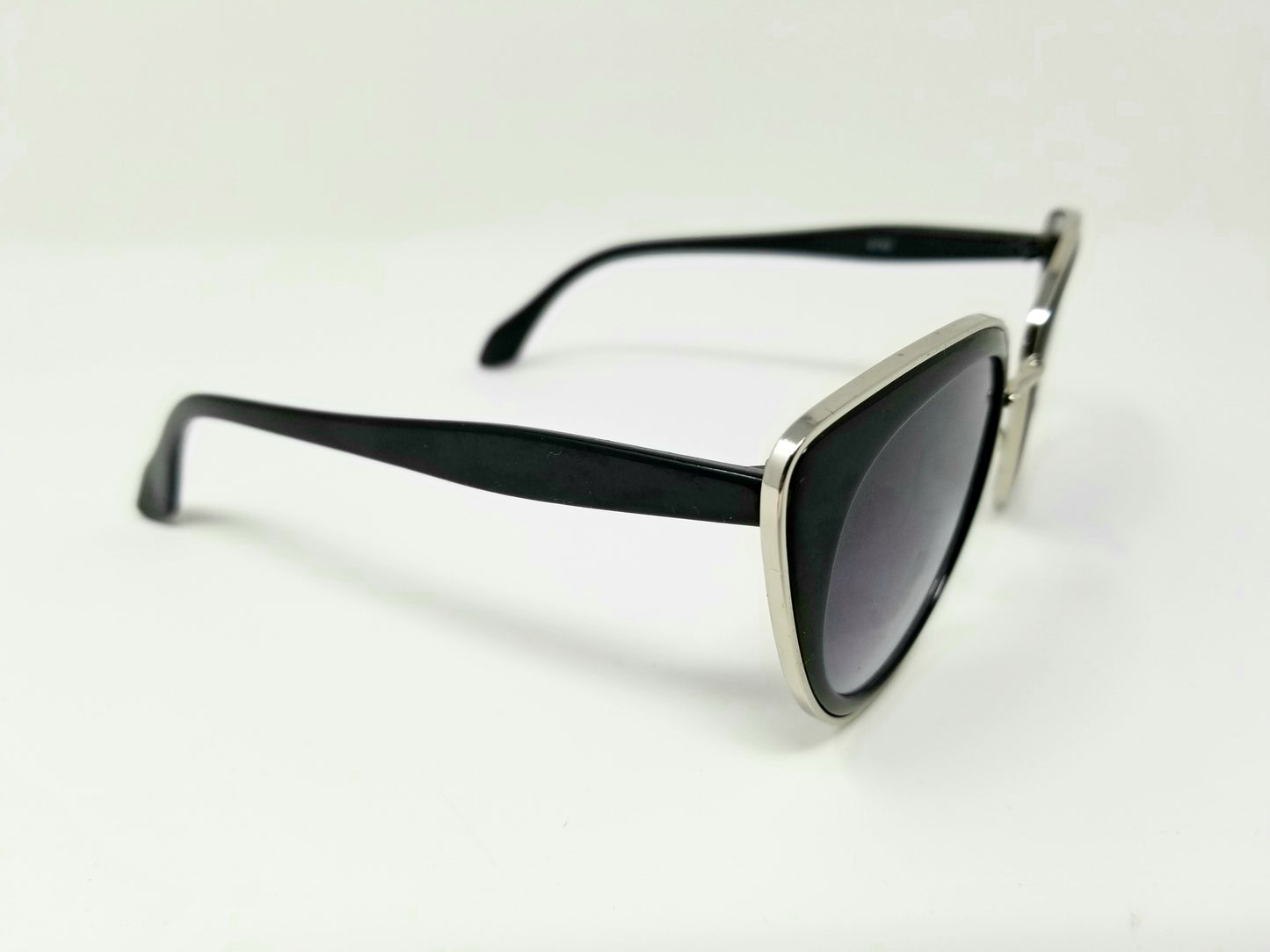 Tortoise Shell Cat-Eye Frame Sunglasses