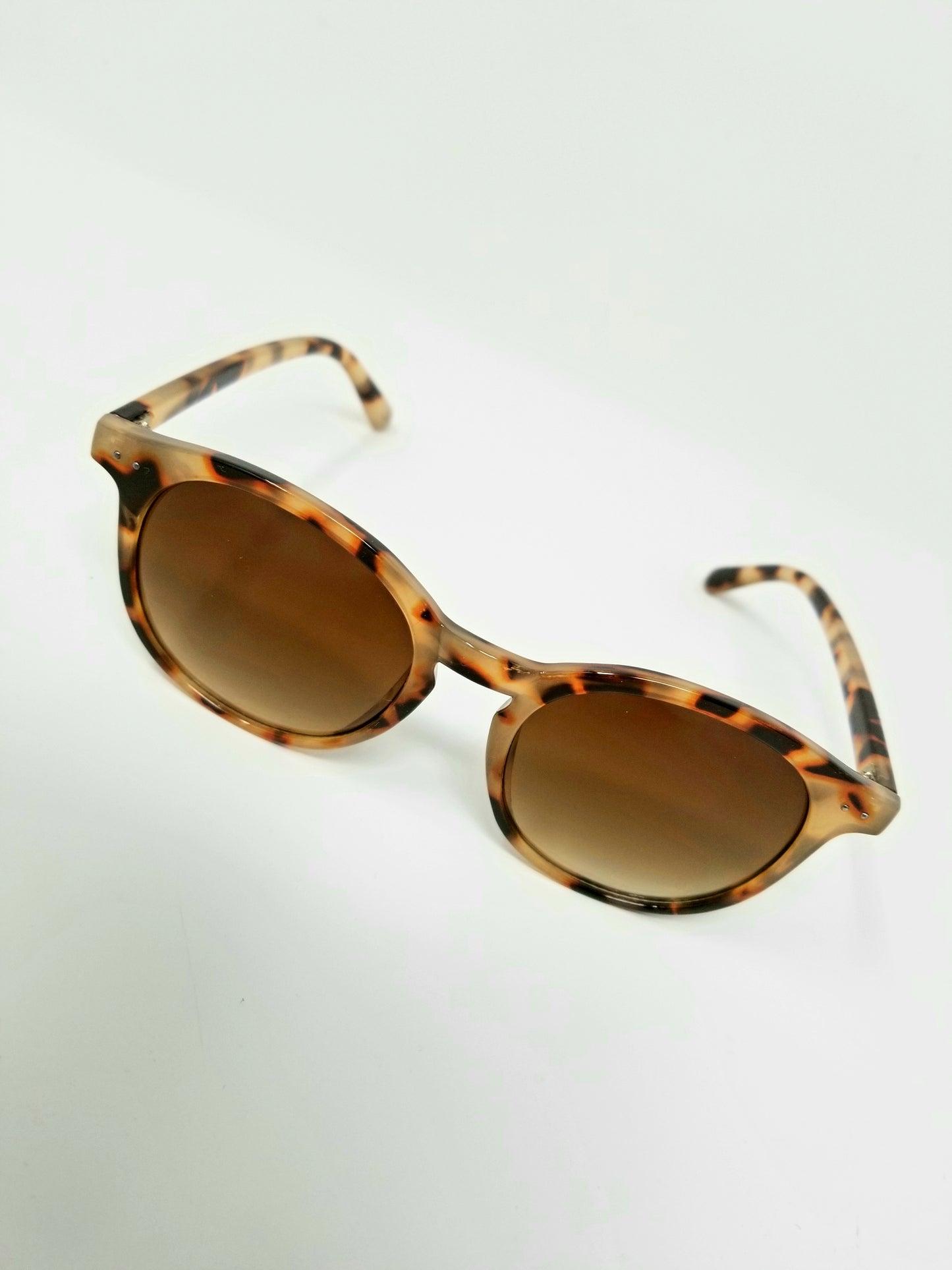 Sleek Cat Eyed Sunglasses