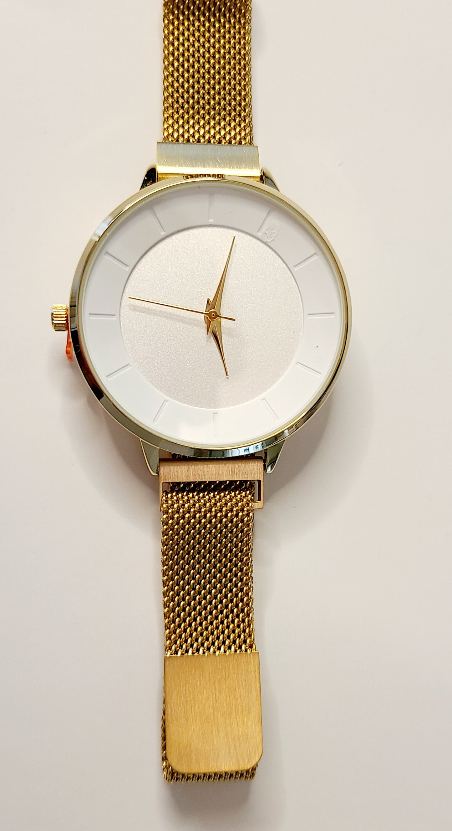 Analog Watch with Mesh Band