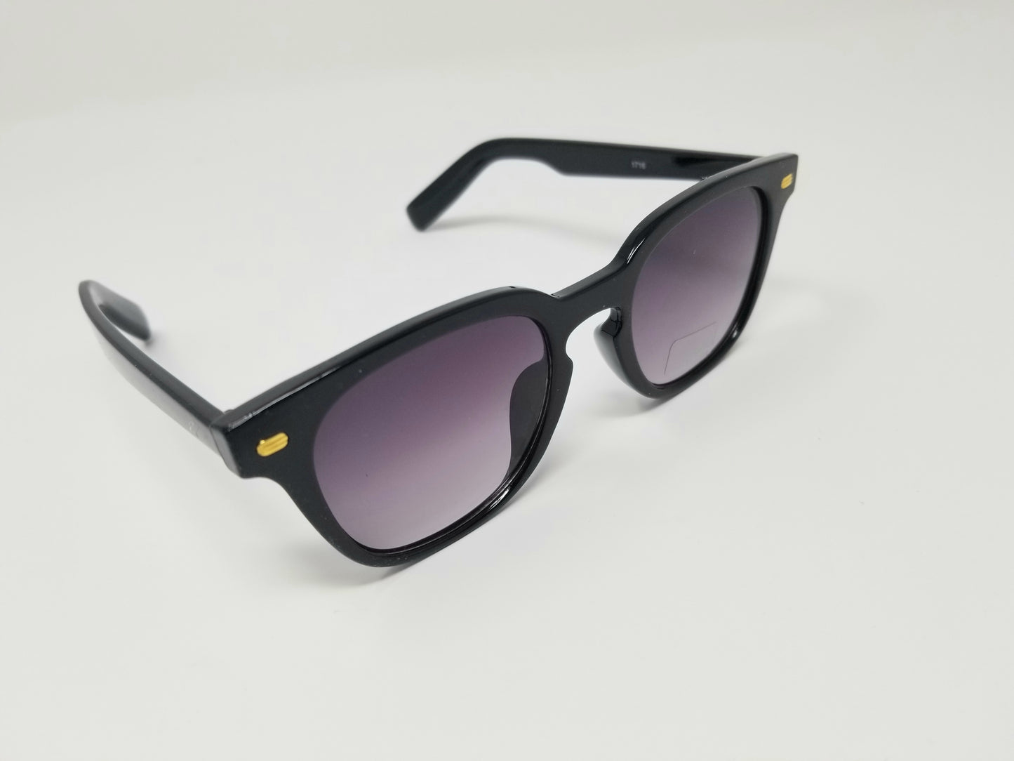 Wayfarer Style Sunglasses